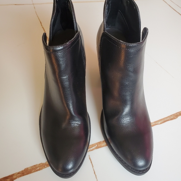 Joie Kayden Heeled Ankle Booties - Picture 4 of 10